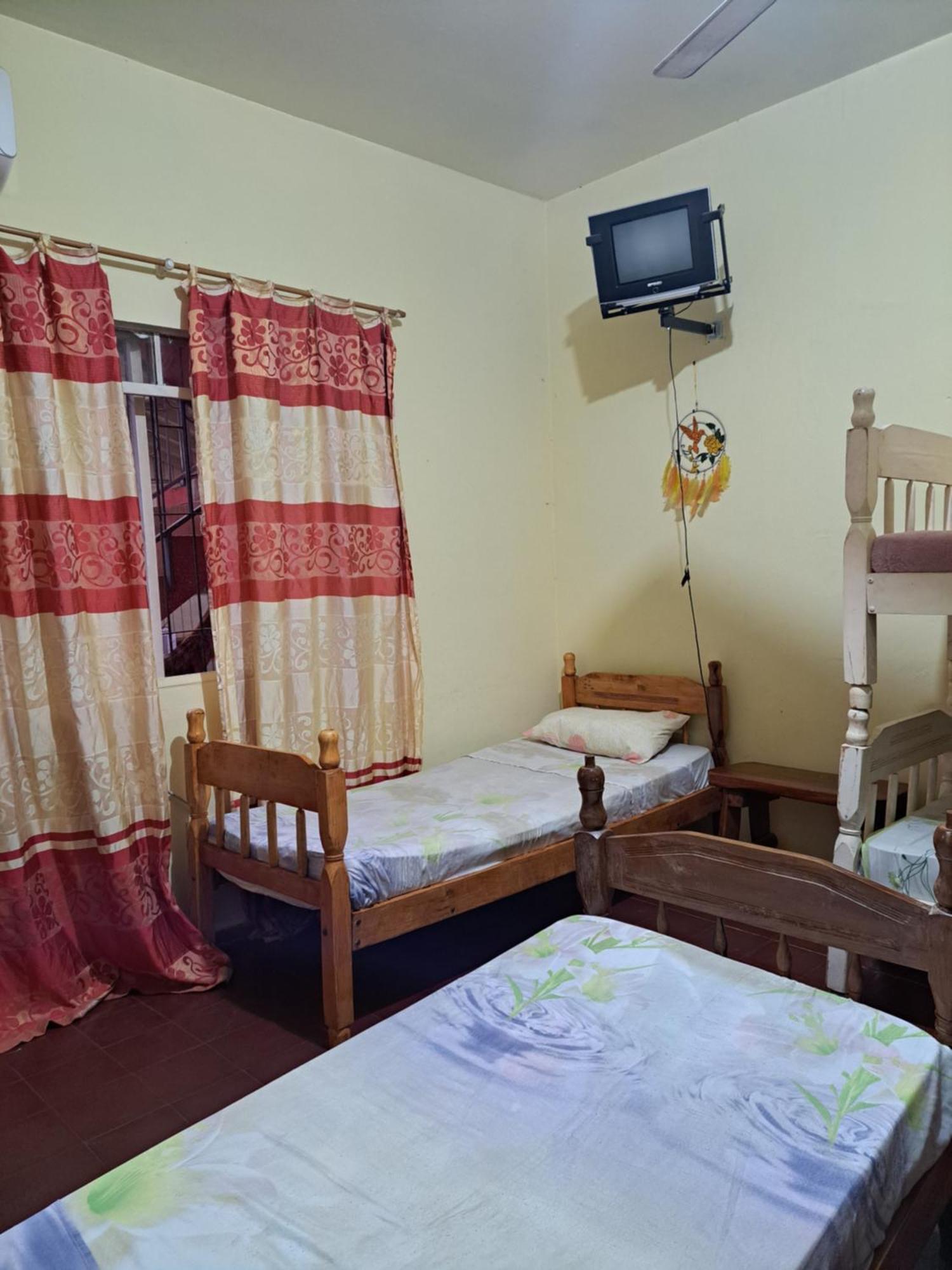 Hummingbird Hostel Ciudad del Este Ngoại thất bức ảnh